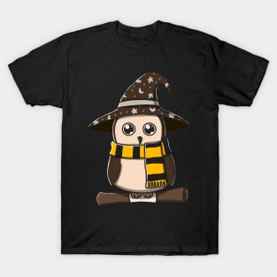 Cute Brown Owl In Witch Costume T-Shirt